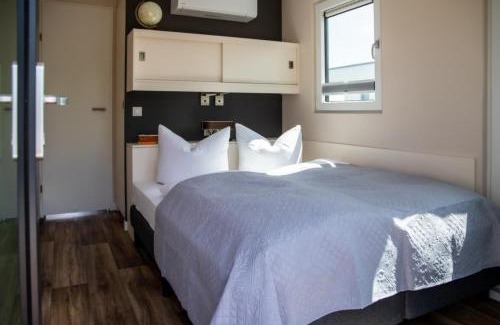 Vetschau/Spreewald Boat Rental | Oceanfront Family Escape at Hausboot King - LP5