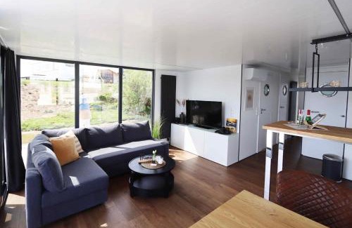 Weyhe Apartment | Guest Favorite: Hausboot La Mare Claudia with Family-Friendly Dining