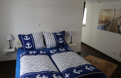 Roermond Boat Rental | Pet-Friendly Hausboot Roermond – Guest Rated 10/10!