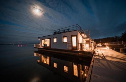 Vetschau/Spreewald Boat Rental | Seaside Escape at Hausboot Seeblick - Family Friendly Stay