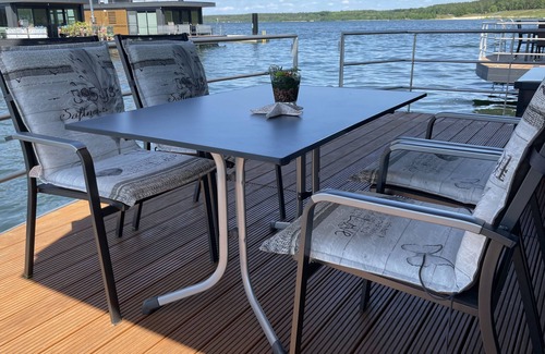Klitten Boat Rental | Boat Stay "Seestern" at Bärwaldersee – Guest Rated 10/10