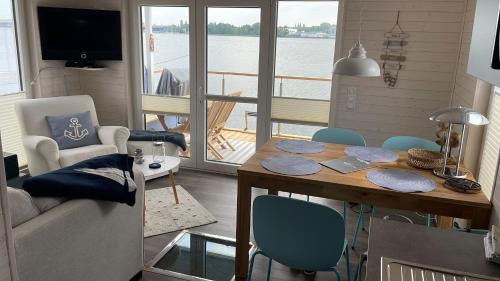 Luebeck House | Discover Hausboot Snowbird Lübeck with Inviting Sun Deck