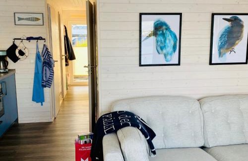 Luebeck House | Discover Hausboot Snowbird Lübeck with Inviting Sun Deck