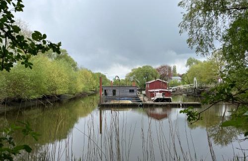 Winsen House | Oceanfront Escape at Hausboot Stöckte - Guest Rated 9/10
