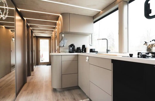 Domitz House | Unique Hausboot Retreat in Dömitz with Family Amenities