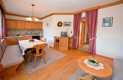 Hart im Zillertal Apartment | Discover Hauser's Ferienhof: Family-Friendly Getaway