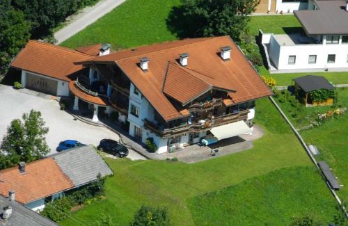 Hart im Zillertal Apartment | Discover Hauser's Ferienhof: Family-Friendly Getaway