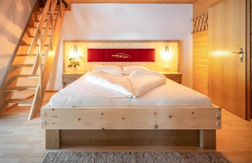 Sankt Daniel Apartment | Experience Hauserhof am Goldberg: Oceanfront Bliss & Hot Tub