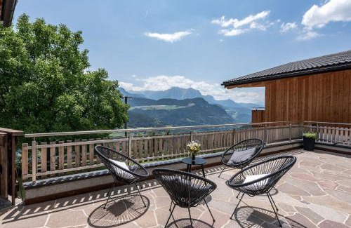 Albions Apartment | Experience HAUSERHOF: Family-Friendly Stay with Dolomites Views