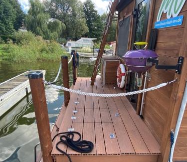 Priepert Boat Rental | Discover Pet-Friendly Comfort at Hausfloß D9-1