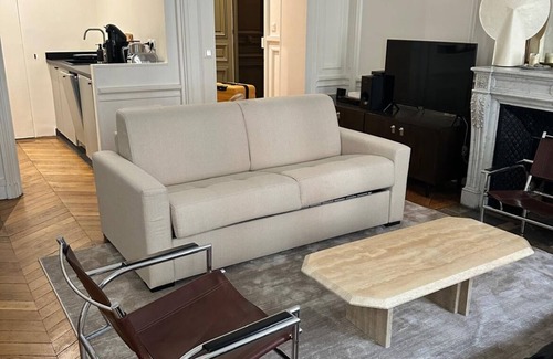 Quartier de la Place-Vendome Apartment | Haussmannian apartment