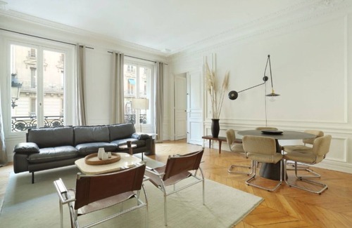 Quartier de la Place-Vendome Apartment | Haussmannian apartment