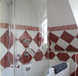Nieblum Apartment | Pet-Friendly Hausteil Webstube Föhr with Oceanfront Views