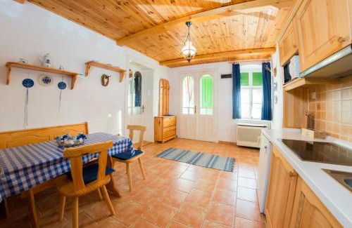 Palotabozsok House | Pet-Friendly Hauszmann Vendégház with Breakfast Included