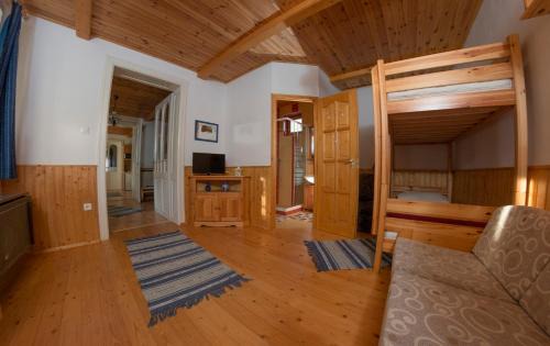 Palotabozsok House | Pet-Friendly Hauszmann Vendégház with Breakfast Included