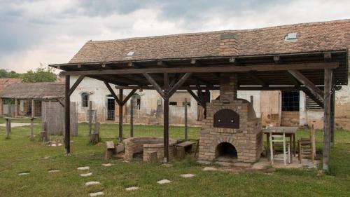 Palotabozsok House | Pet-Friendly Hauszmann Vendégház with Breakfast Included
