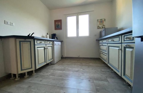 Le Bar-sur-Loup Apartment | Haut DE Villa: 2 Bedrooms, Balcony & Family-Friendly Amenities