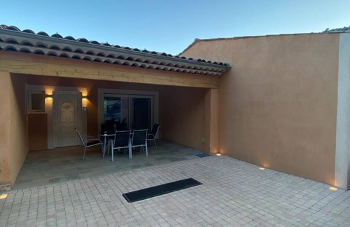 Le Bar-sur-Loup Apartment | Haut DE Villa: 2 Bedrooms, Balcony & Family-Friendly Amenities