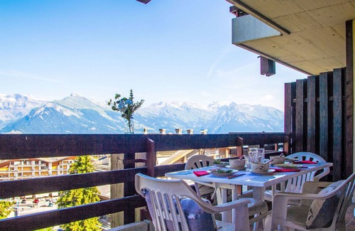 Saint-Pierre-de-Clages Apartment | Exceptional Hauts de Nendaz F3 with lake views & spa