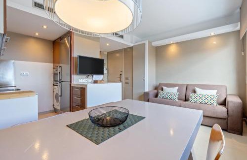 Torredembarra Apartment | Oceanfront Getaway at Hauzify I Apartaments La Martina