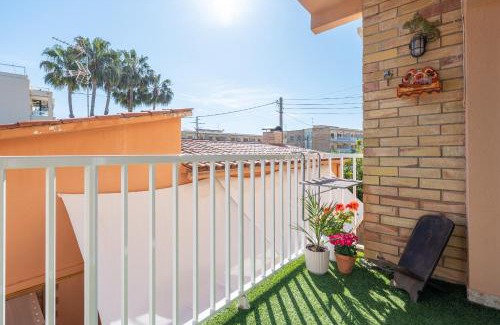 Cubelles Apartment | Beachfront Serenity at Hauzify I Apartament Zulú Cubelles