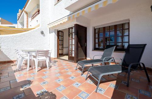 L'Ametlla de Mar House | Relax at Hauzify I Casa Mirador: 4-Star Poolside Retreat