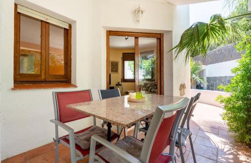Vandellos i l'Hospitalet de l'Infant Villa | Experience Oceanfront Bliss at Hauzify I Villa Parc