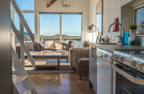Skaerhamn Cabin | Cozy Stay at Hav & Logi Skärhamn with Spa and Breakfast