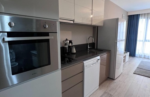 Kepez Apartment | Convenient Poolside Apartment Near the Airport