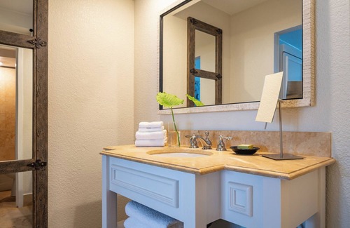 New Town Hotel | Discover Havana Cabana at Key West - 4-Star Family Retreat