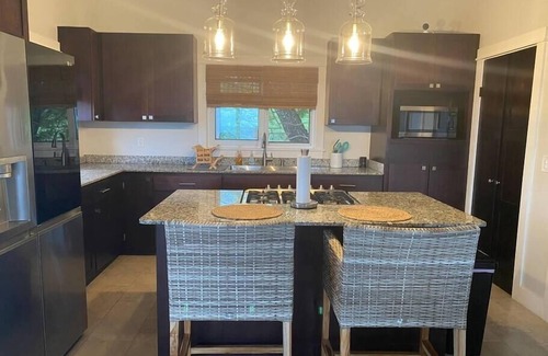 Milton Bight House | Indulge in Privacy and Ocean Views at Paradise Retreat