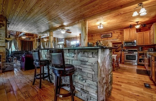 Chickamauga Cabin | Ideal Getaway for Family Retreats with Private Pool & Spa