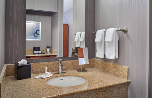 Eden Prairie Resort | Enjoy a Relaxing Stay with Pool Access and Pet-Friendly Perks!