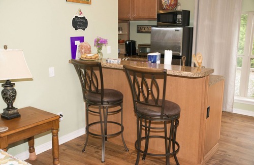 Ferndale Cottage | Exclusive Guesthouse for Your Group with Kitchen & Breakfast
