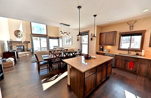 Fraser House | Explore Relaxation in a Mountain Home with Premium Amenities