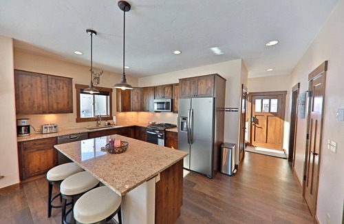 Fraser House | Explore Relaxation in a Mountain Home with Premium Amenities