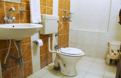 Pink City Bed & Breakfast | Discover Haveli Kalwara: Family-Friendly with Great Amenities