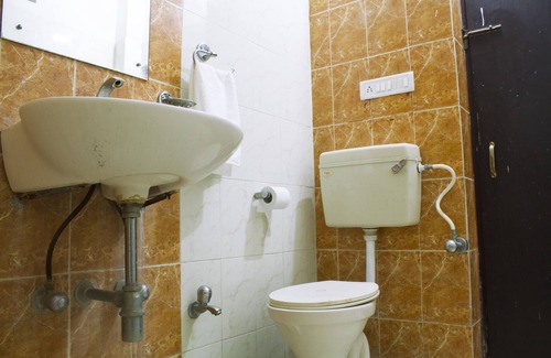 Pink City Bed & Breakfast | Discover Haveli Kalwara: Family-Friendly with Great Amenities