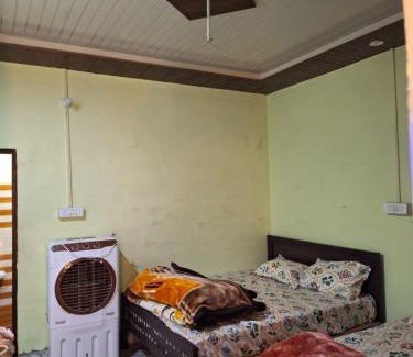 Dhunar Gaon Resort | Discover Haveli Resort: Family-Friendly with Pool & Dining
