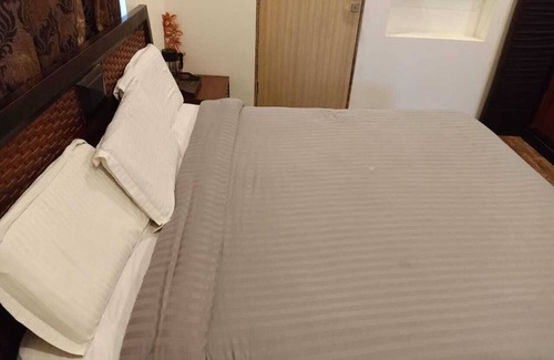 Pudumund Hotel | Relax at Havelock Leisure: Family Friendly with Pool & Breakfast
