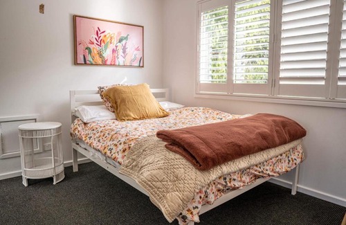 Corlette House | Haven 5: Pet-Friendly Retreat with Ocean Views & Pool