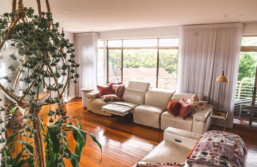Corlette House | Haven 5: Pet-Friendly Retreat with Ocean Views & Pool