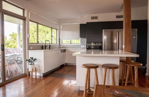 Corlette House | Haven 5: Pet-Friendly Retreat with Ocean Views & Pool