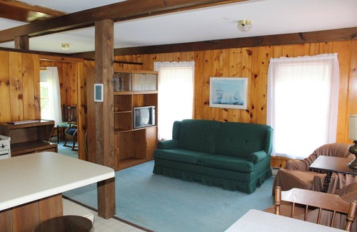 North Sebago Apartment | Haven Apartment-Private Beach-Pets Welcome - Round Table Lodge, Sebago, Maine