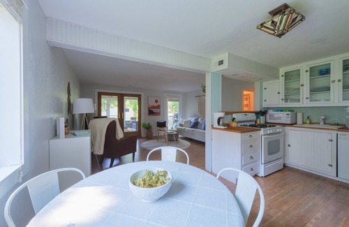 West Wing Estates House | Scenic Haven Hideaway: Oceanfront Escape with Top Amenities