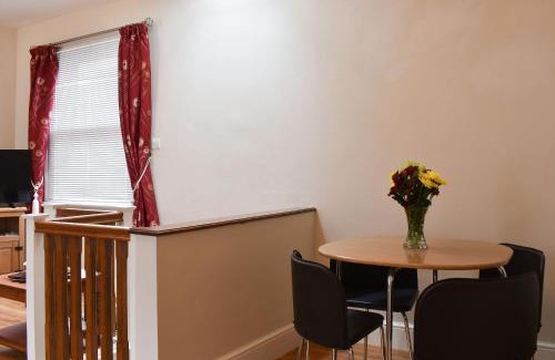 Harwich House | Relax at Haven Hideaway: Child-Friendly 4-Star Retreat