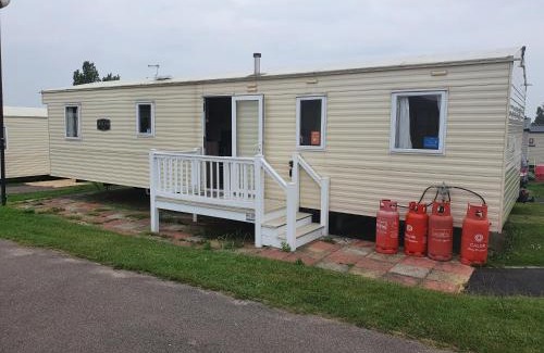 Caister-on-Sea House | Relaxing Haven Holiday Home with Oceanfront Views