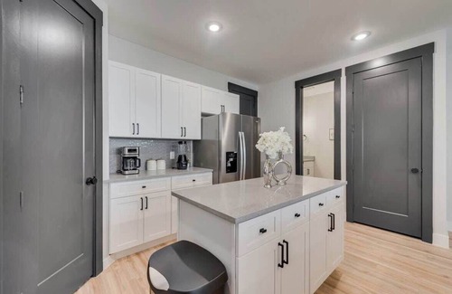 Princeton House | Haven II-Brand new, charming, cozy getaway, WIFI