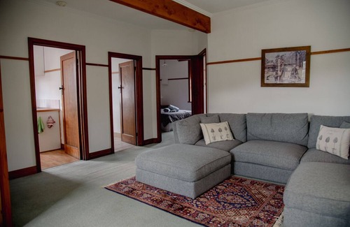 Omeo Apartment | Discover Haven in the Alps: Skiing & MTB Park Retreat