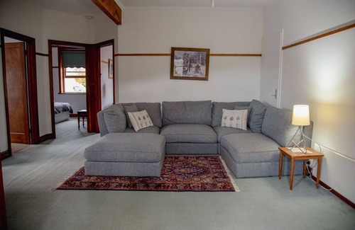Omeo Apartment | Discover Haven in the Alps: Skiing & MTB Park Retreat